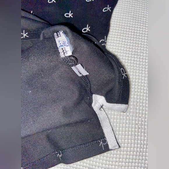 Women’s Calvin Klein Jeans all over logo black polo size medium - Picture 5 of 9